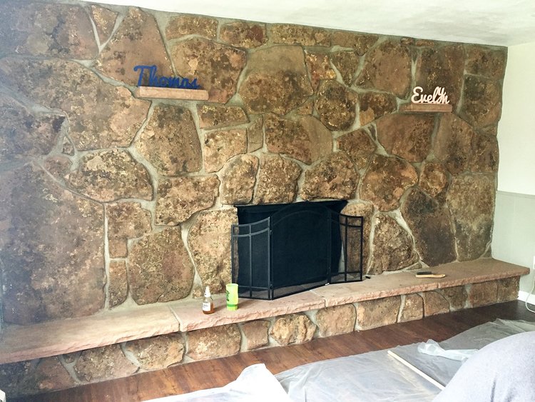 How to paint a rock wall fireplace with this quick and easy DIY | Building Bluebird #fireplacetransformation
