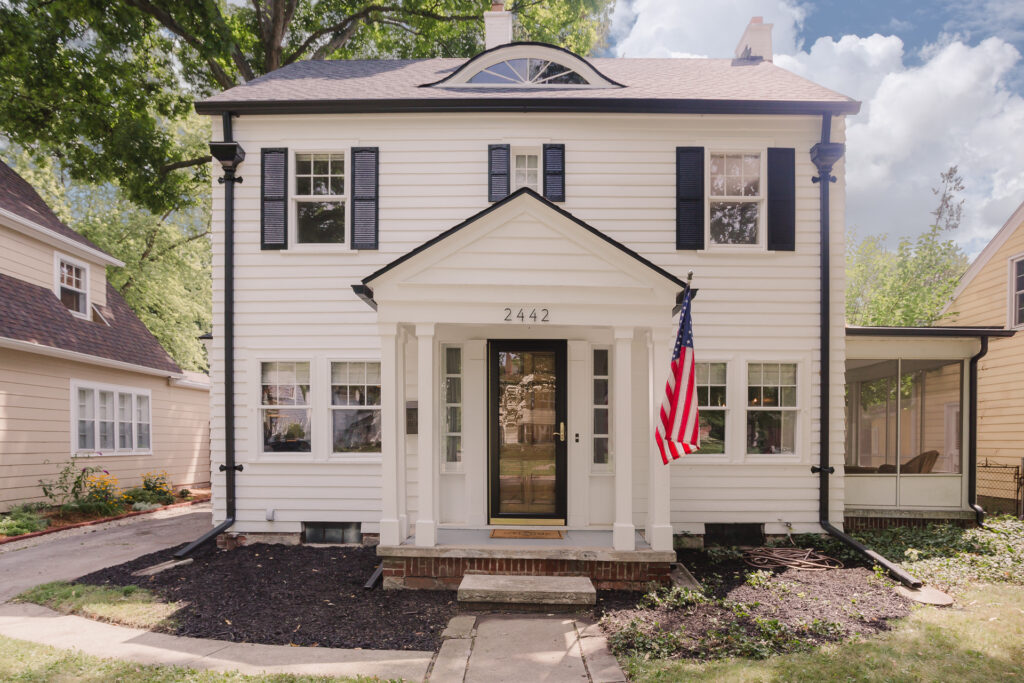 Restoring this 100 year old colonial style home | Building Bluebird #homerestoration #historichomes #colonial #preservation