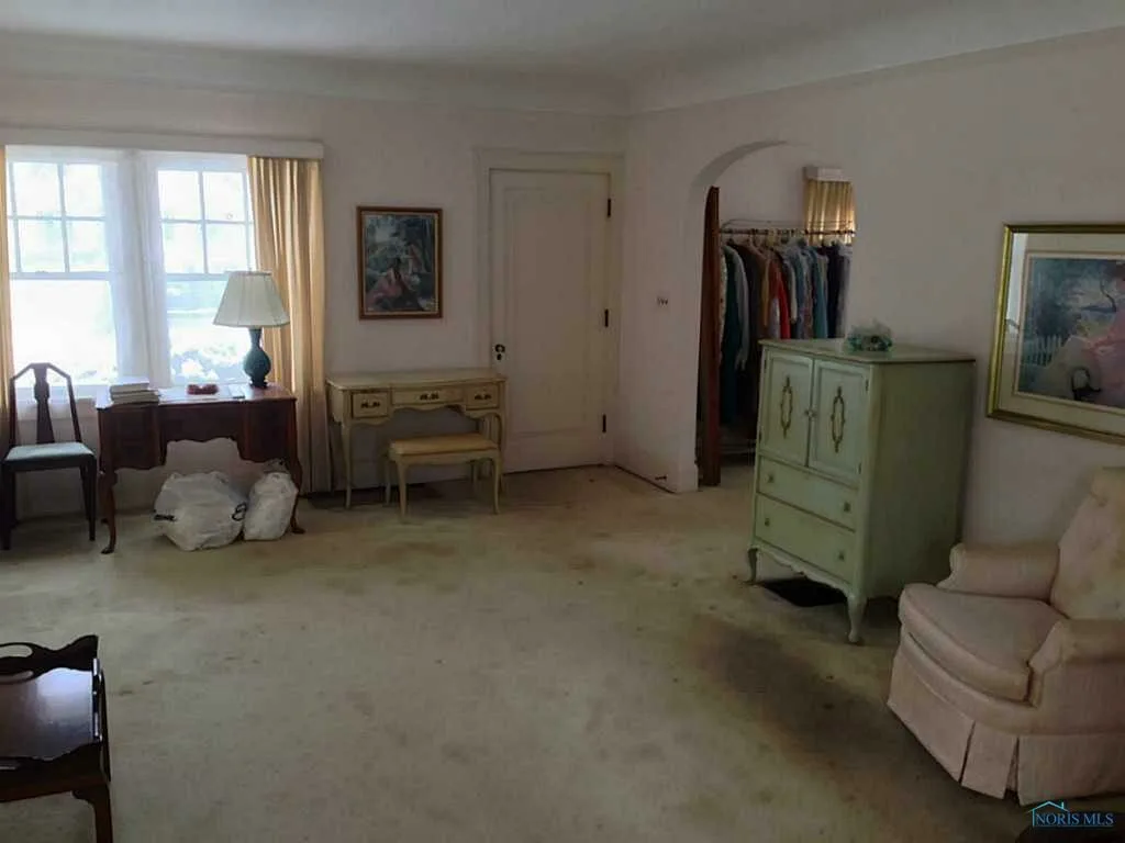 Living room before the renovation of the 100 year old home | Building Bluebird #homerenovation #historichome