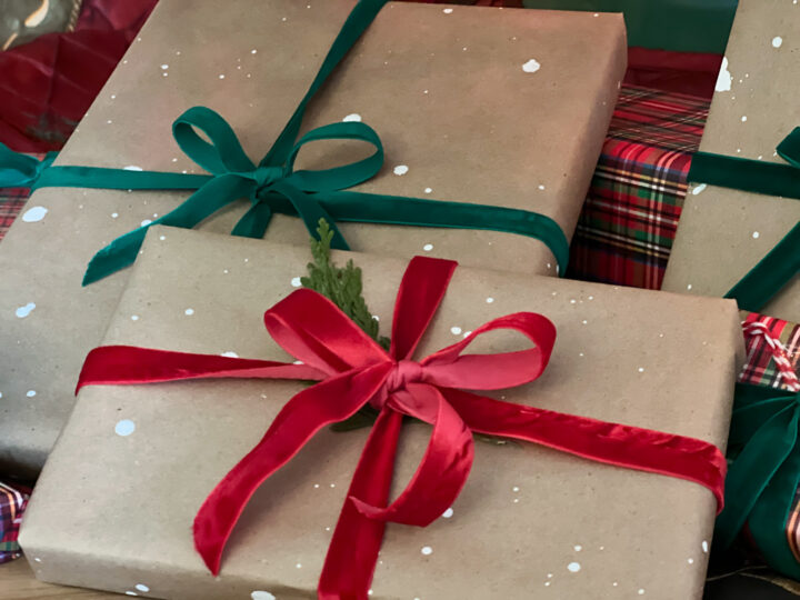 How to wrap a beautiful present and reuse the ribbon! | Building Bluebird #christmasgift #holiday