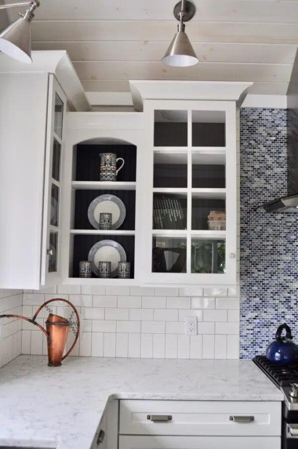 Classic blue and white kitchen - the Gas Lantern Cottage | Building Bluebird
#capecod #americana #airbnb #cottagecore #navykitchen #classickitchen