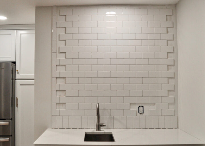 Step-by-step tutorial and products used to install our kitchen backsplash | Building Bluebird
