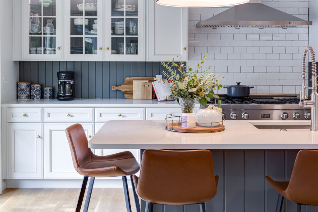 Traditional Kitchen Design With Cottage Vibes | Building Bluebird
#homerenovation #swcolorlove #alabaster #kitchenrenovation