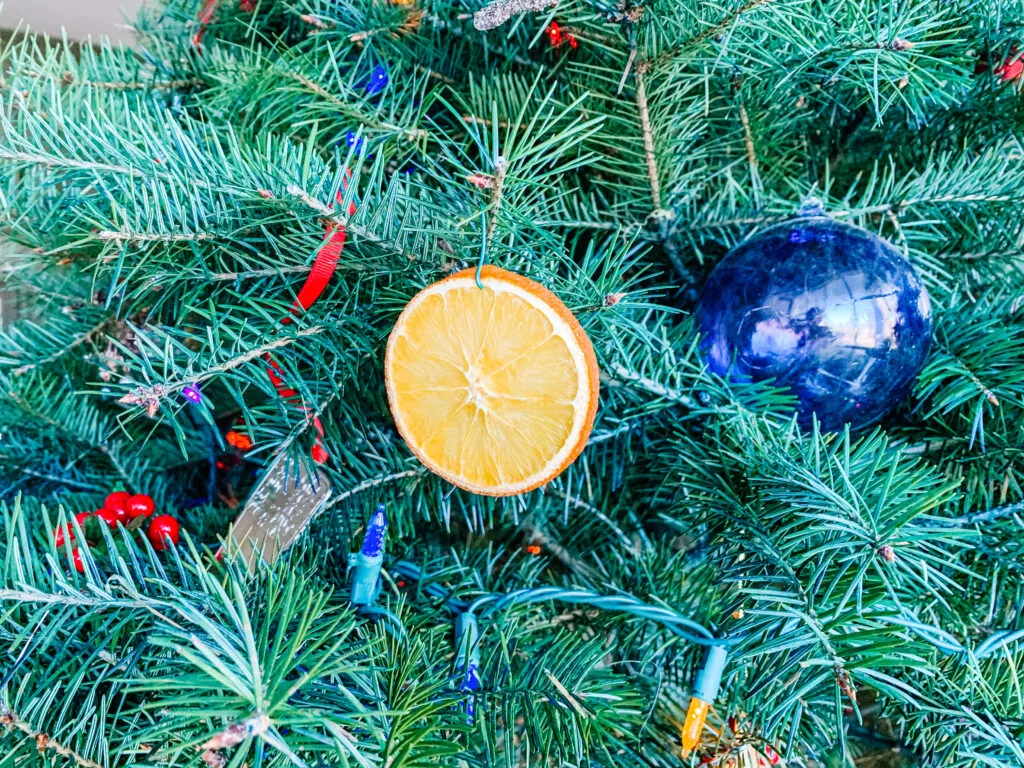 How to make dried orange slice garland for holiday decor