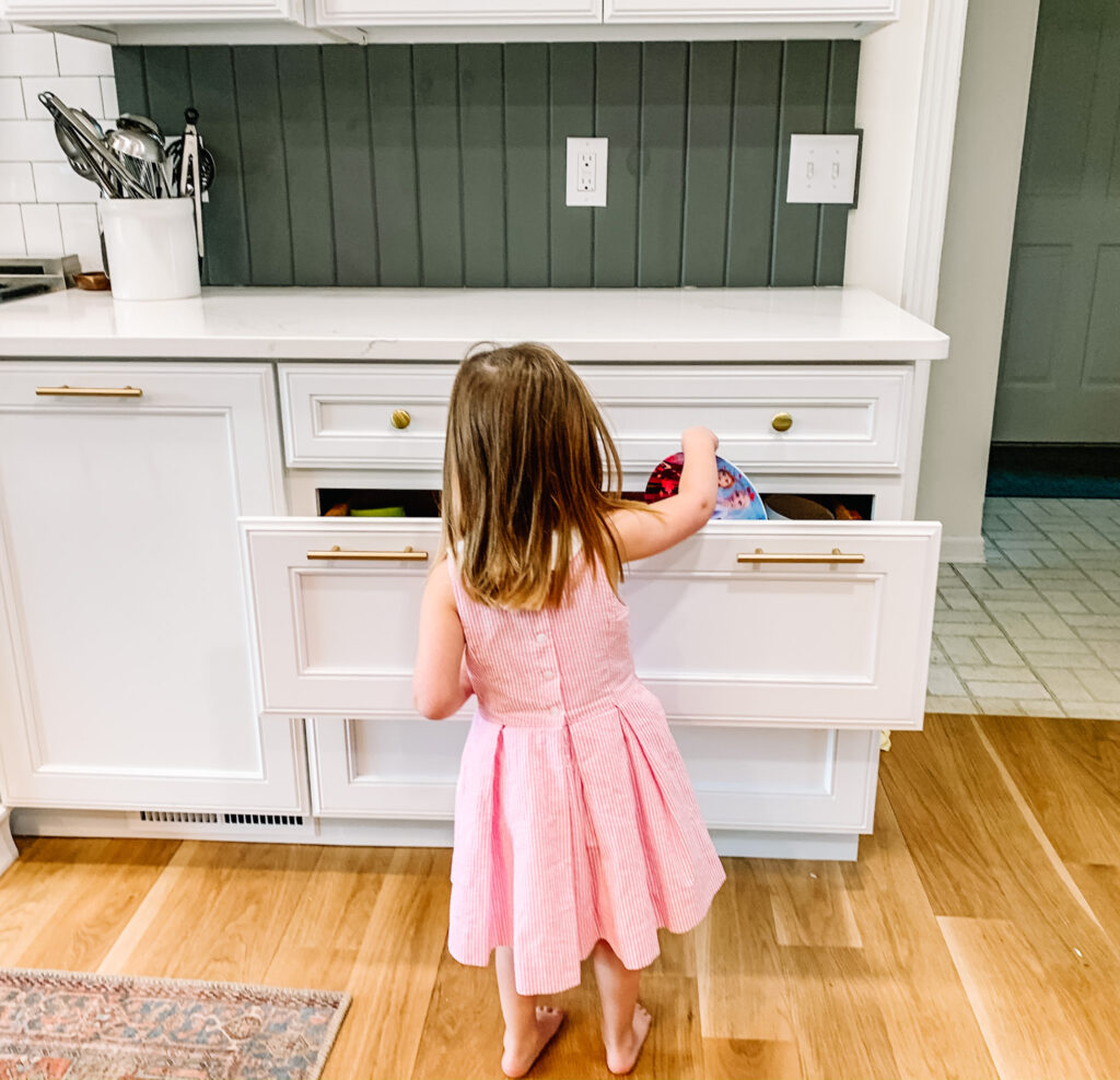 Create a kids drawer to encourage responsibility with your children | Building Bluebird #organization #kitchencabinets #declutter #homerenovation