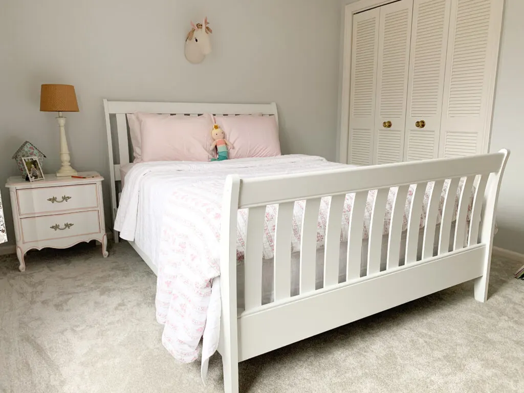 Choosing affordable and durable bedding options that look great in a girls bedroom | Building Bluebird 