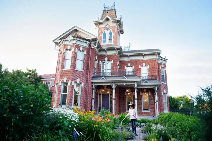 Historic Bosler House garden in Denver with pergola and English flowers