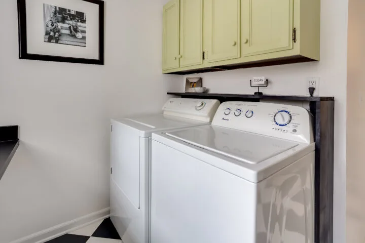5 energy-efficient tips for your laundry room | Building Bluebird #sustainability #green #sustainableliving