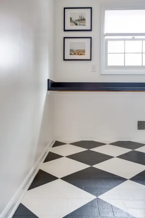 Black and white checkered floors DIY painted over old linoleum flooring | Building Bluebird