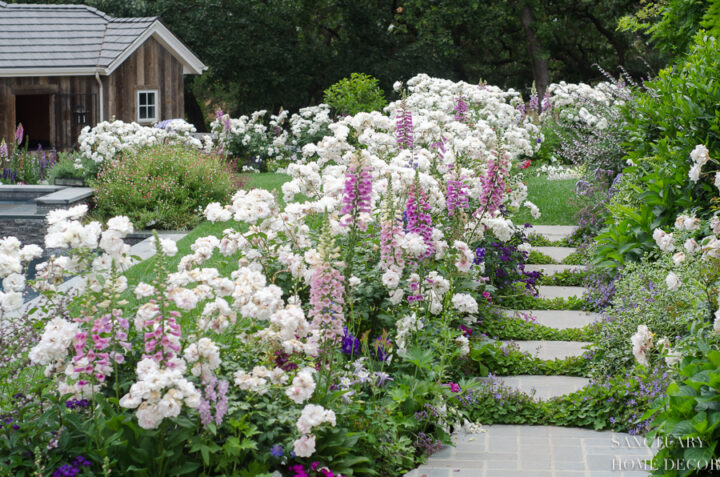 Inspiration for designing an English garden in my backyard | Building Bluebird #grandmillenial #cottagecore 