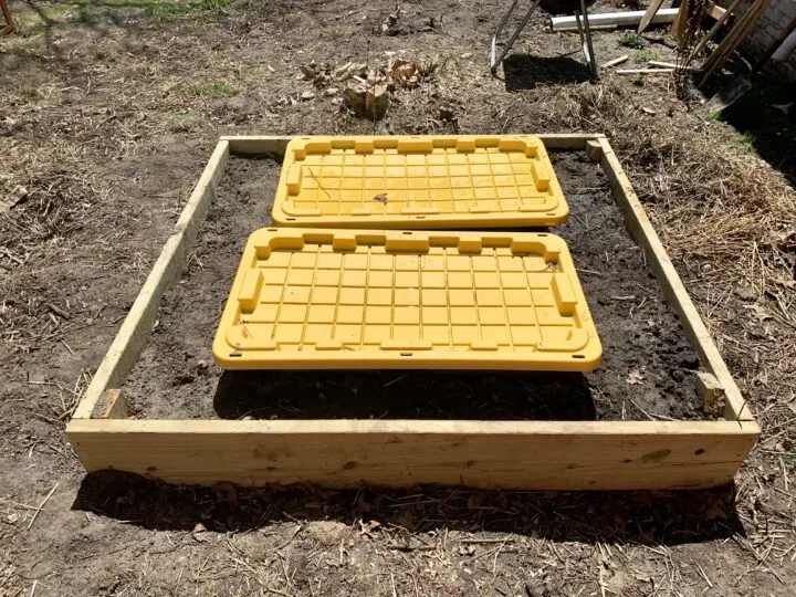 How to build your own compost station using storage bins | Building Bluebird #diy #composting #reuse #gardening #ecofriendly #sustainable