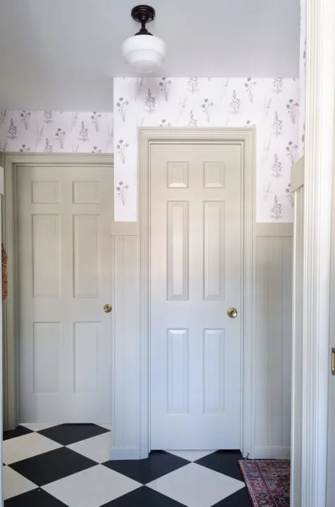 DIY tutoral for how to hang pre-pasted wallpaper in your home | Building Bluebird #homeimprovement #mudroommakeover #grandmillenial #cottagecore