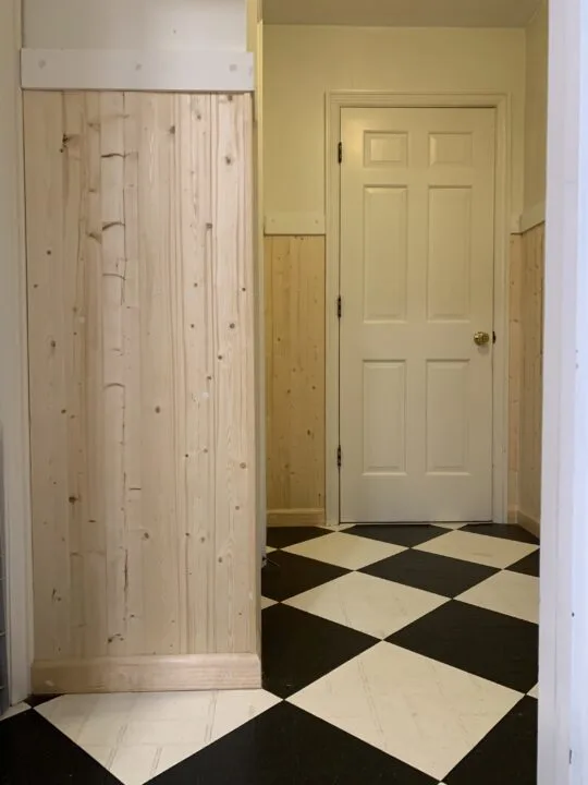 Create an accent wall with vertical shiplap with this budget-friendly and simple DIY | Building Bluebird 
#beginnerdiy #cottagecore #grandmillenial #shiplap #beadboard #sveltesage #mudroommakeover