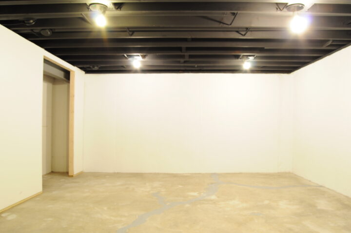 Paint An Exposed Basement Ceiling Black, Can You Spray Paint A Basement Ceiling