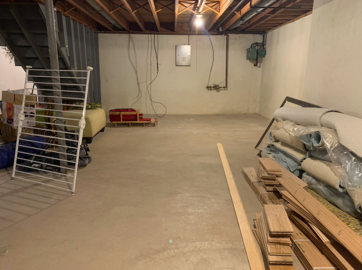 Make your unfinished basement livable by painting the concrete floors | Building Bluebird 
#rustoleum #epoxyshield #basementmakeover