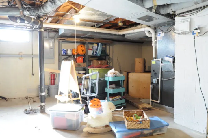 We transformed our unfinished basement into an additional flex living space | Building Bluebird
#basementmakeover #blackceiling #paintedfloors