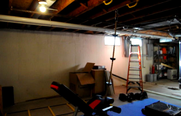 Budget-friendly unfinished basement makeover reveal | Building Bluebird
#basementmakeover #blackceiling #paintedfloors