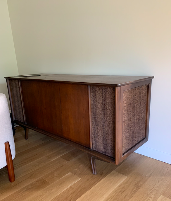 Mixing old and new furniture for our living room makeover | Building Bluebird #oneroomchallenge #bhgorc #mcm #recordcabinet