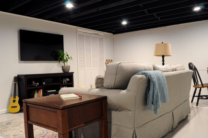 How to paint an exposed basement ceiling with exposed beams | Building Bluebird 
#diy #painttutorial #paintsprayer #budgetfriendly #basementmakeover