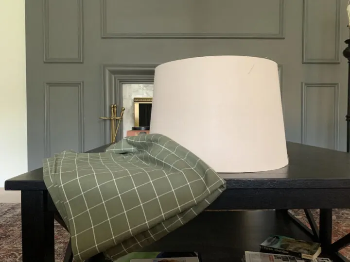 Floor lamp refresh with pleated lampshade - DIY projects in the living room | Building Bluebird 