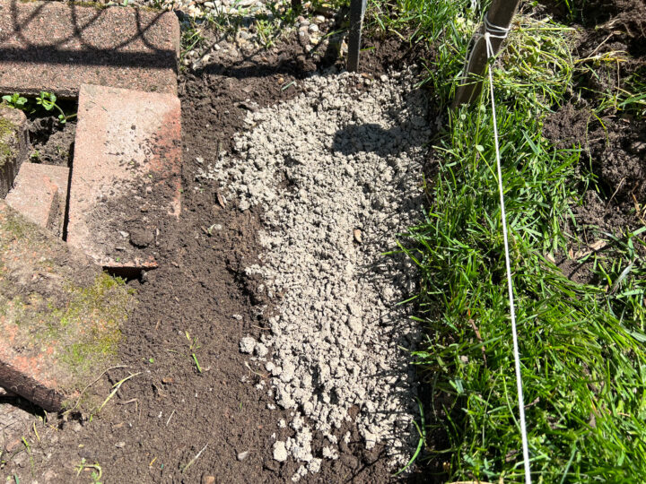 How to lay charming brick border edging around your garden | Building Bluebird