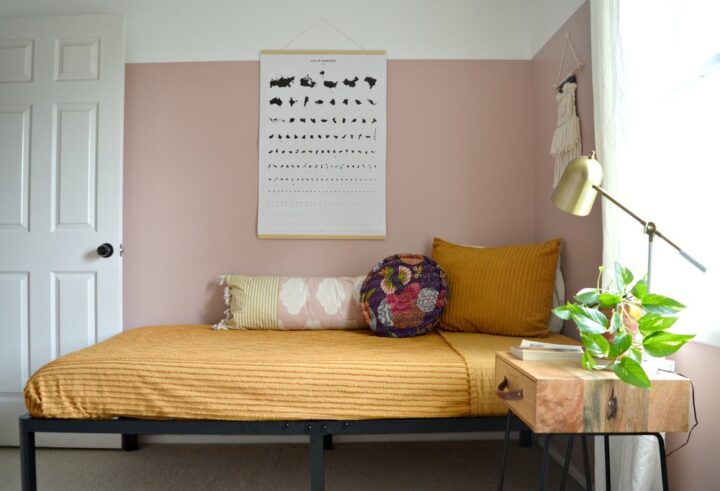 The best neutral pink paint colors to try at home - Castilian Pink via Style Mutt Home | Building Bluebird #dustypink #muddypink