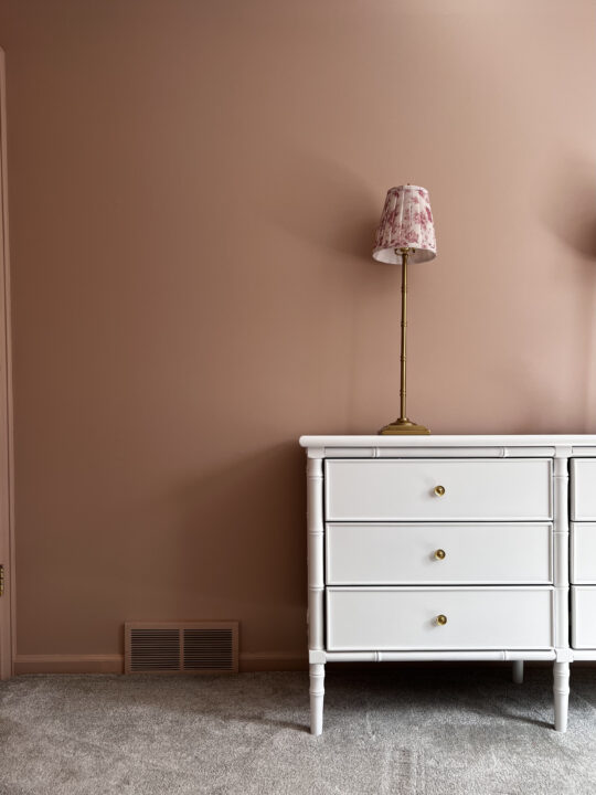 Likeable Sand by Sherwin Williams for this vintage girls bedroom makeover | Building Bluebird #swcolorlove