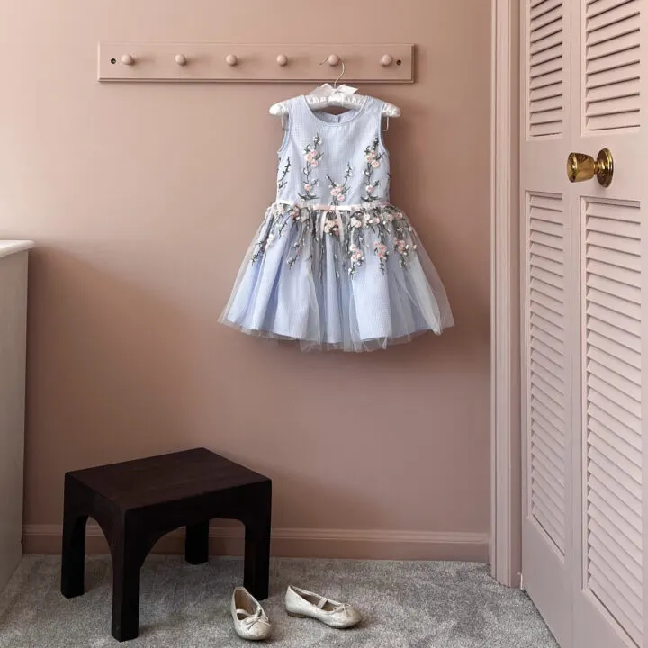 Upcycling furniture with paint in this vintage inspired girls bedroom | Building Bluebird #cottagecore #bhgorc #grandmillennial 