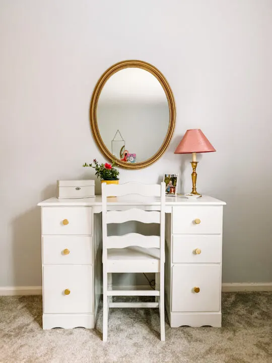 Upcycled vintage vanity for girls bedroom makeover | Building Bluebird 