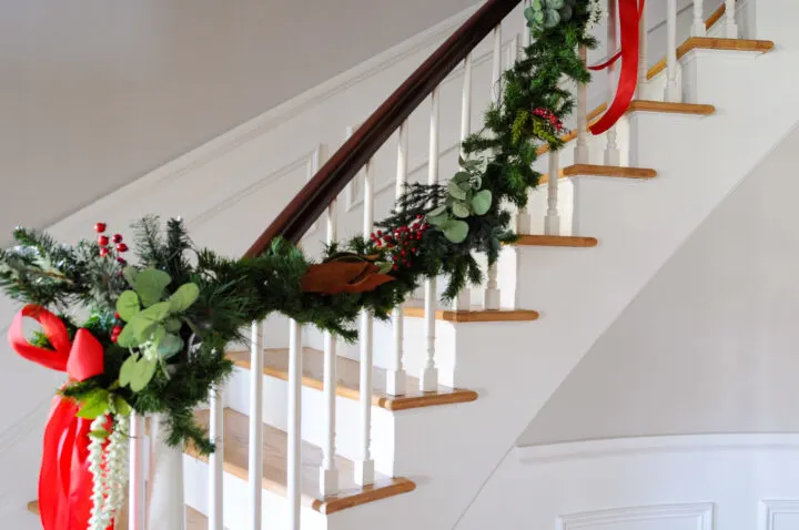 How to hang garland on your staircase for $20 with this DIY | Building Bluebird #christmasdecor #vintage #holiday