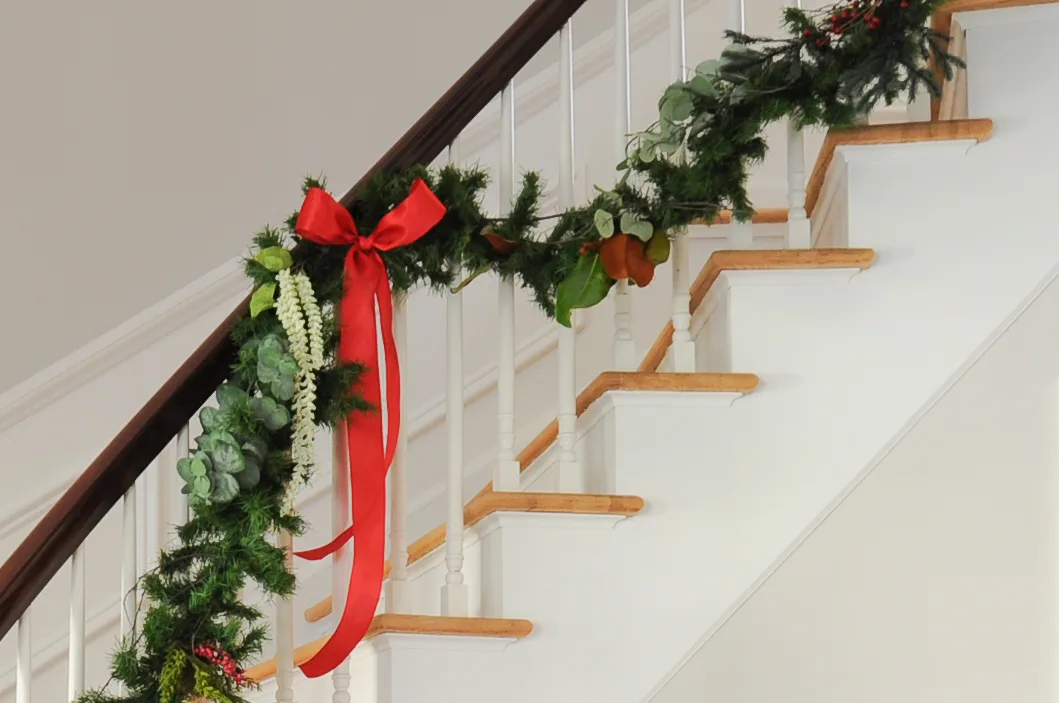 How to Make Cheap Christmas Garland Look Expensive