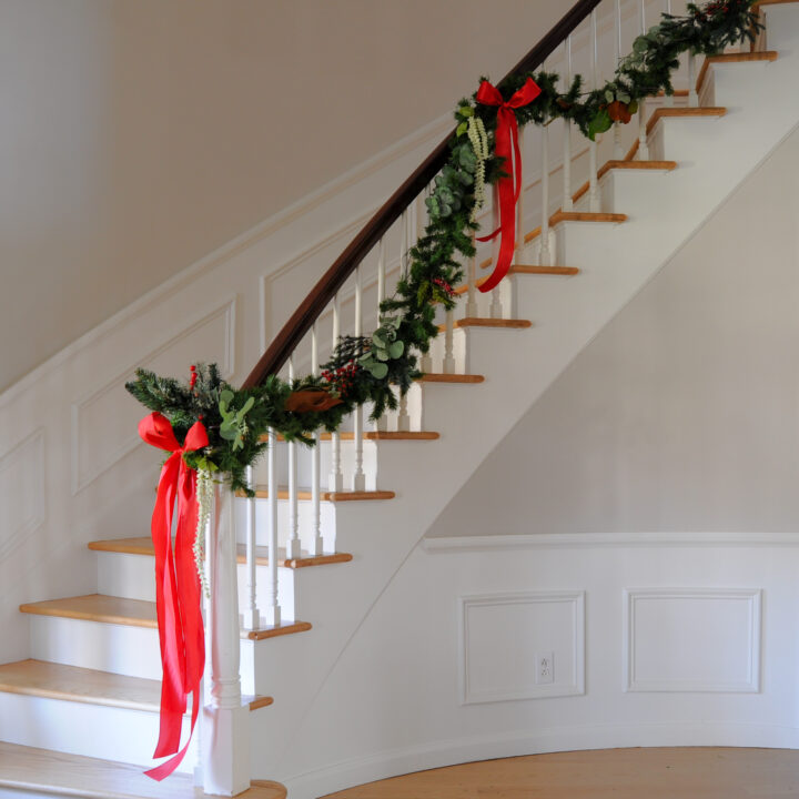 How to hang garland on your staircase for $20 with this DIY | Building Bluebird #christmasdecor #vintage #holiday