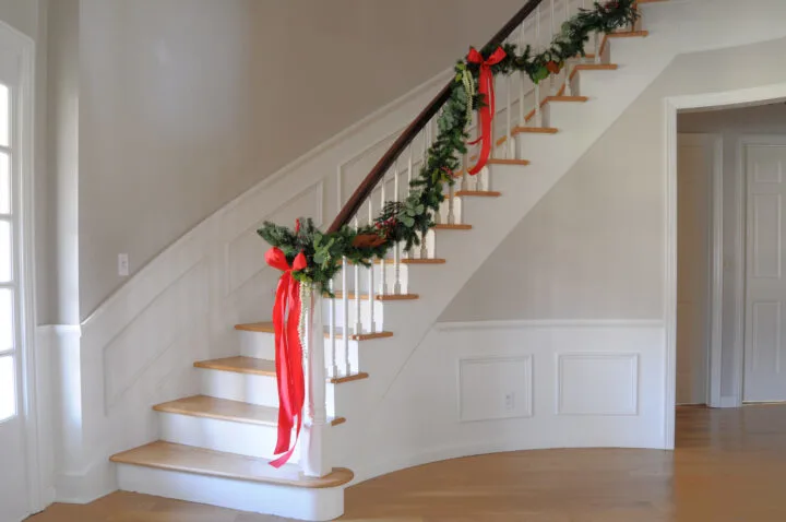 10 easy ways to decorate with Christmas tree trimmings this holiday season