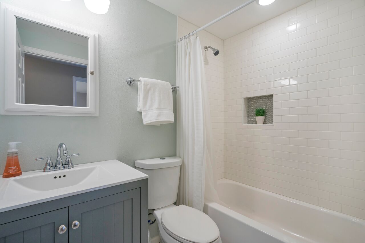 Silver Crest (1583) Benjamin Moore | Paint Color Review - Building Bluebird
