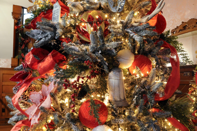 How to Flock a Christmas Tree Trendy Holiday DIY Building Bluebird