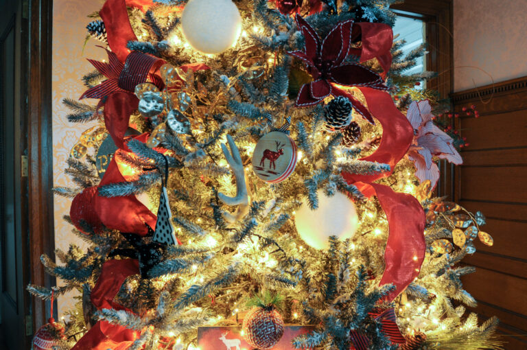 How to Flock a Christmas Tree Trendy Holiday DIY Building Bluebird