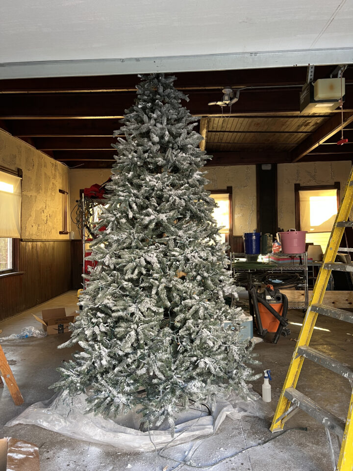 How to Flock a Christmas Tree Trendy Holiday DIY Building Bluebird