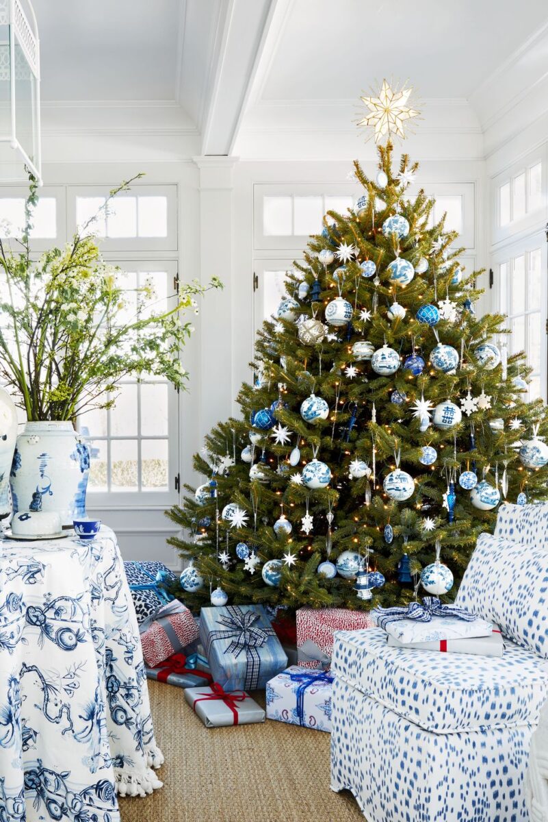 Stunning Blue and White Christmas Decor Ideas - Building Bluebird