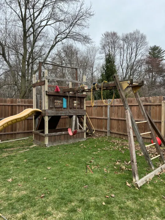 Check out this swing set makeover transformation with outdoor stain Building Bluebird