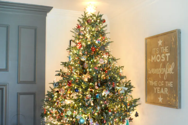 How to create a nostalgic Christmas tree that feel timeless and classic every holiday season