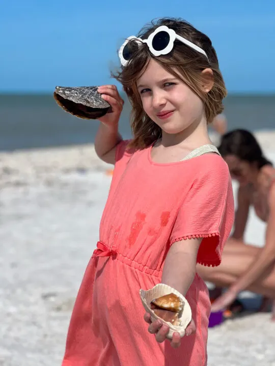 How to decoupage seashells and create a beautiful vacation keepsake!