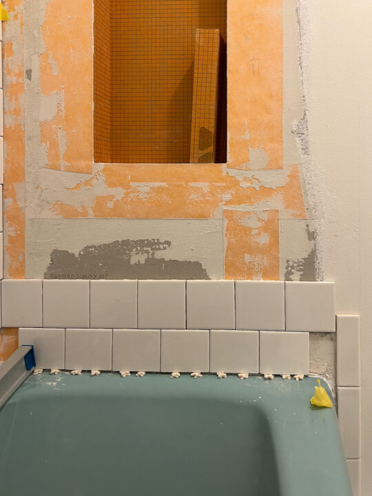 Update your shower walls with this DIY shower niche - Step-by-step tutorial