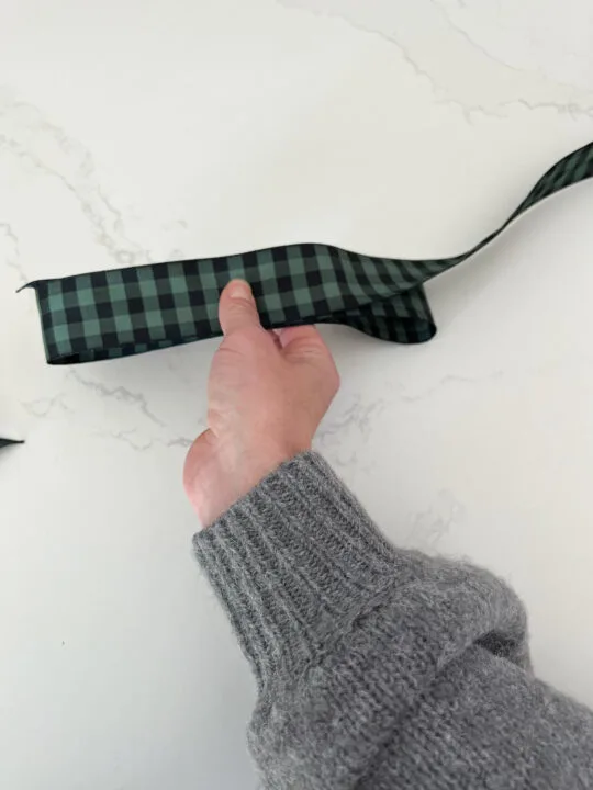 How to Make Pom Pom Bows for Gifts and the Holidays | Easy DIY