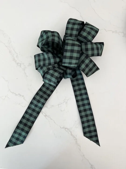 How to Make Pom Pom Bows for Gifts and the Holidays | Easy DIY