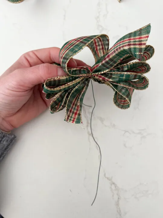 How to Make Pom Pom Bows for Gifts and the Holidays | Easy DIY