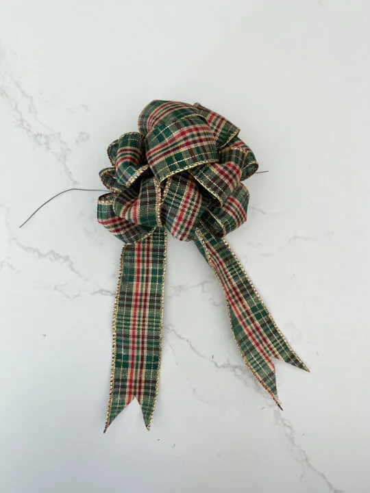 How to Make Pom Pom Bows for Gifts and the Holidays | Easy DIY