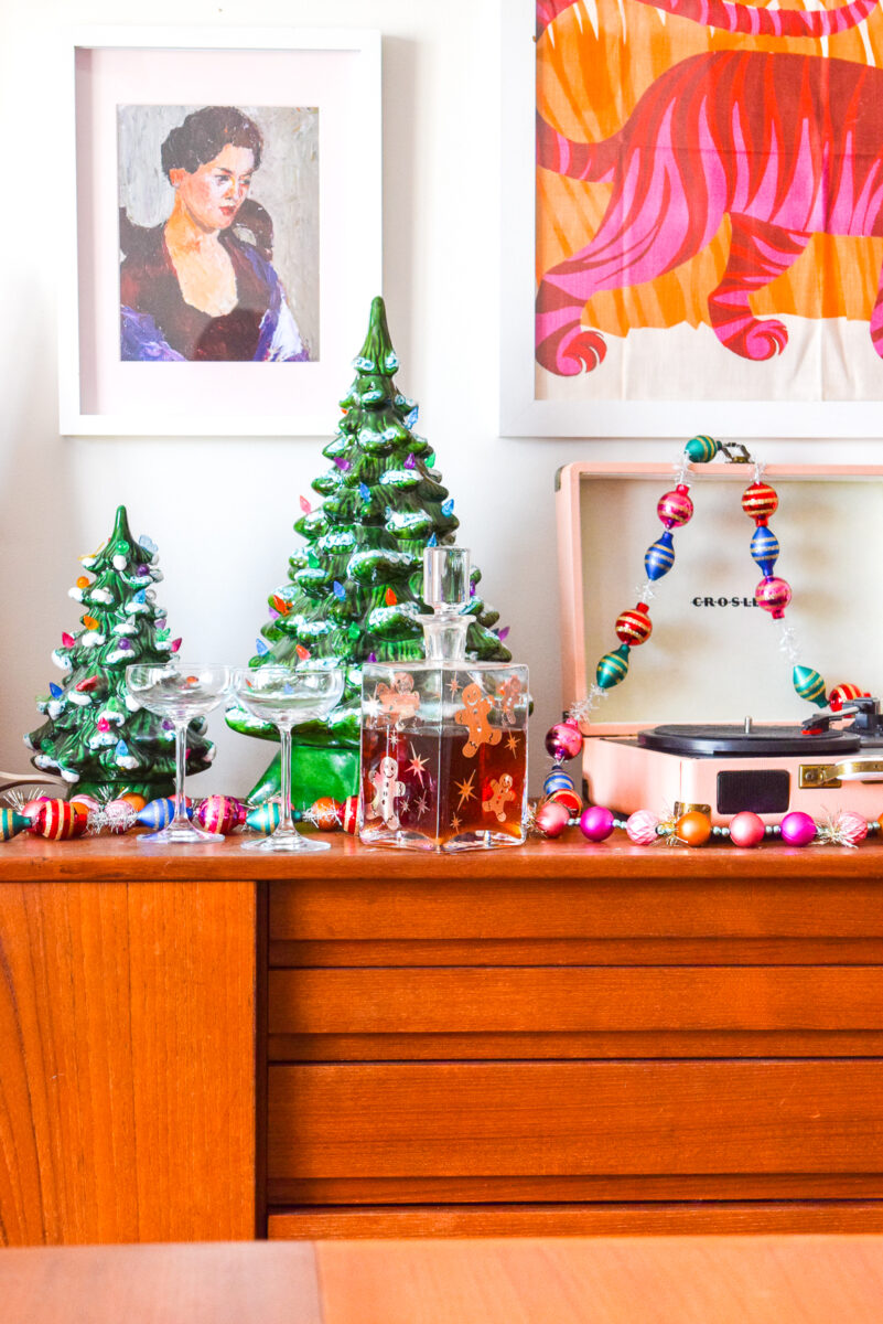 37 Vintage Christmas Decorating Ideas You Will Love - Building Bluebird