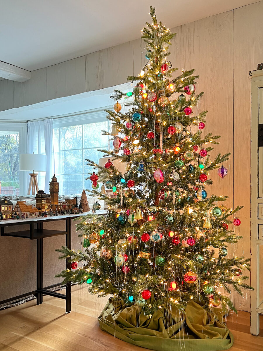 37 Vintage Christmas Decorating Ideas You Will Love - Building Bluebird